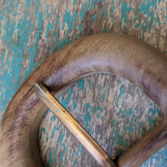 Bundle of 4 Vintage Buckles - Wood, Lucite, Faux Leather Tight Top, Cardboard - Picture 13 of 14